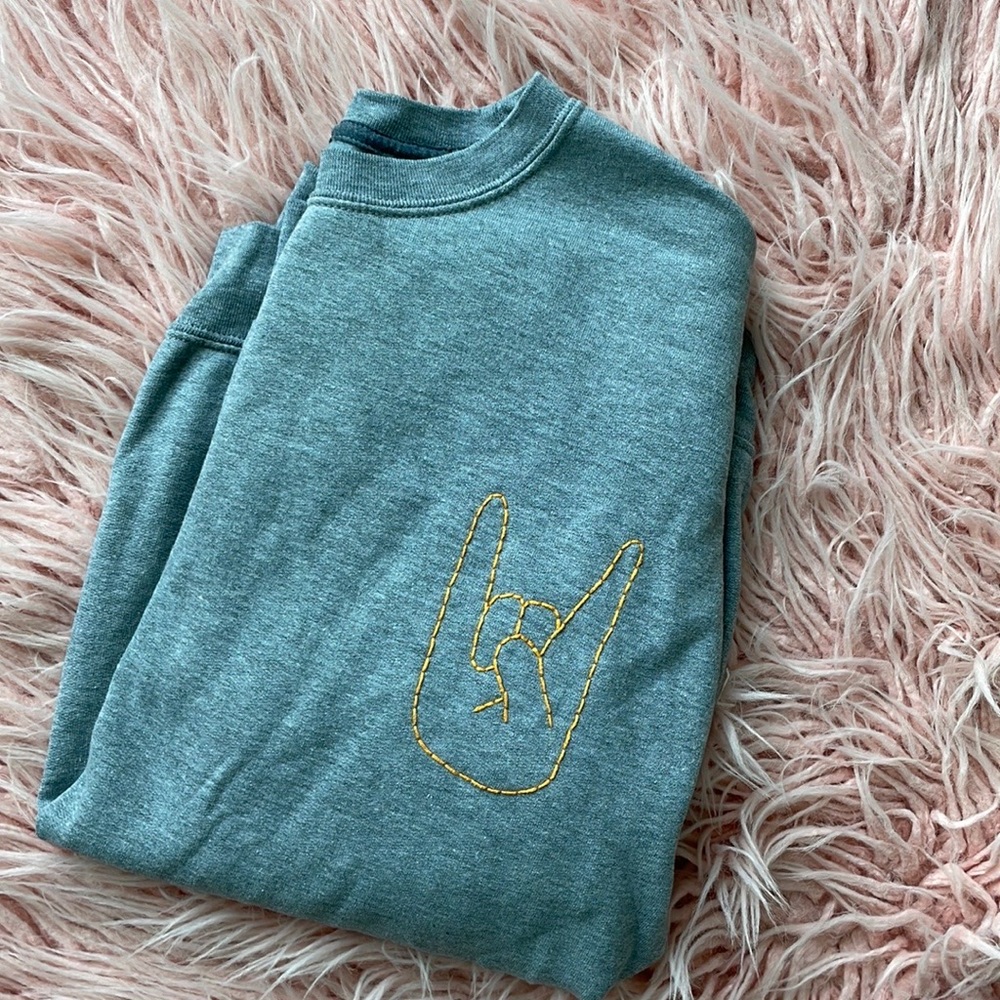 embroidered longhorn sweatshirt